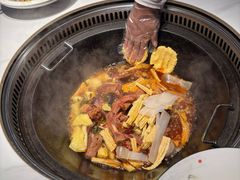 -雪乡人家东北菜·铁锅炖一切(高斯路店)