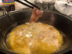 浓厚原只鸡煲花胶汤-鲜入围煮花胶鸡海鲜火锅