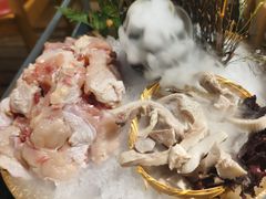 -洪氏嗨捞·广东猪肚鸡·椰子鸡火锅(西咸万象城店)