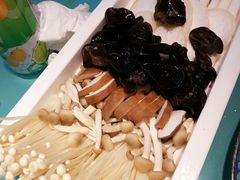 群蘑乱舞-曲氏老北京涮肉(摩尔店)