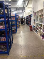-逝水玩具折扣店