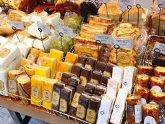 抹茶红豆麻薯面包-莉莲蛋挞(大华悦沢书店)