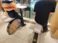 -麦当劳(中二横路店)