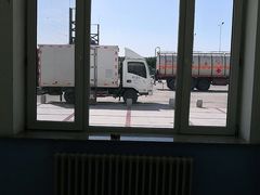 -甘南服务区-停车场