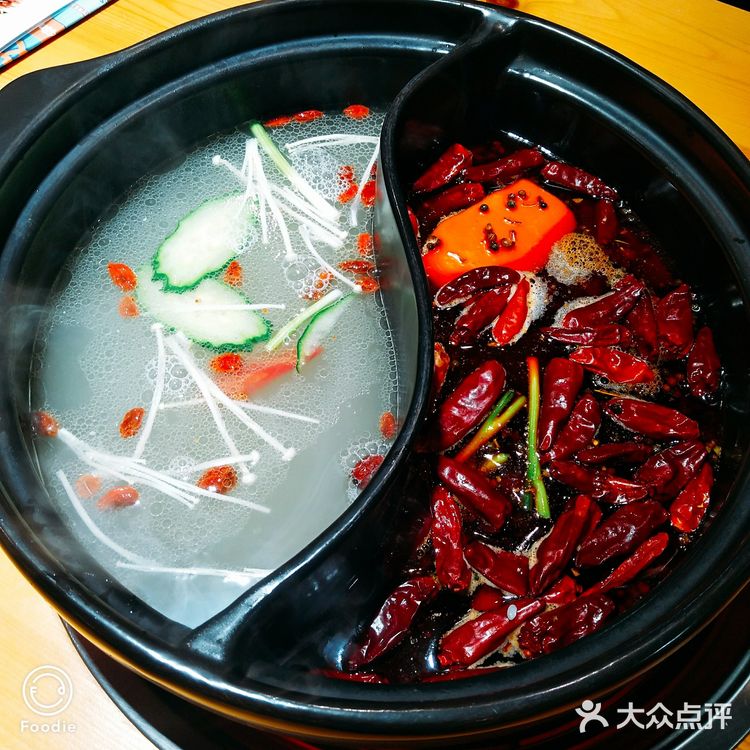 锅底选了微微辣因为带着孩子