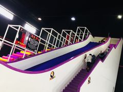 -嘿哟动霸CHUA·新潮玩运动娱乐中心·蹦床滑冰团建乐园
