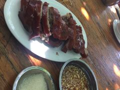 -黄记四更烤乳猪店