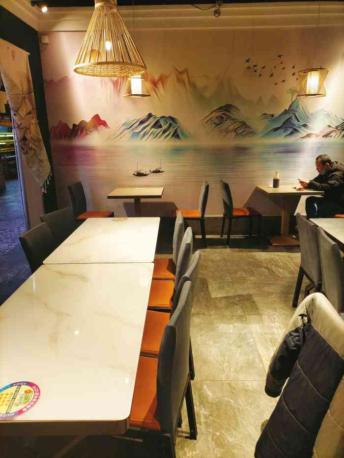 百花村二楼餐饮广场