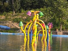 -黄河谷马拉湾海浪浴场