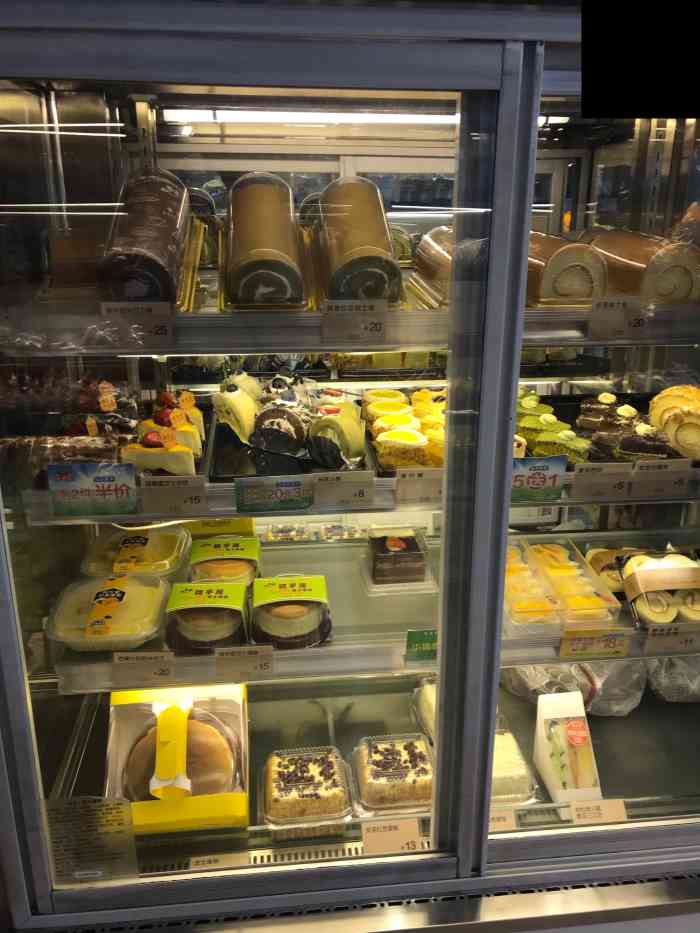 东海堂饼屋(广园店)-"这里的出品还是能保持水准,绿茶红豆蛋卷是.