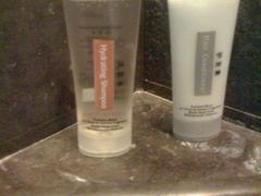 小台上的污渍-北京朝阳悠唐皇冠假日酒店