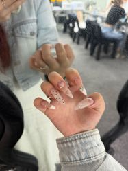 -芊屿芊浔美甲