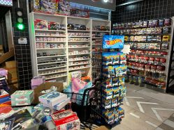 -逝水玩具折扣店