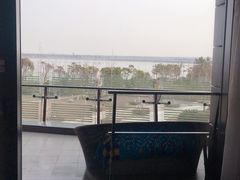 -上海滴水湖皇冠假日酒店