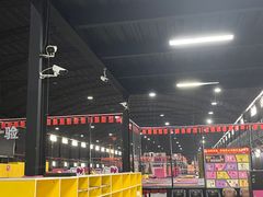 -嘿哟动霸CHUA·新潮玩运动娱乐中心·蹦床滑冰团建乐园