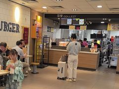 -麦当劳(上海虹桥站30B检票口楼上)