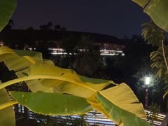 -茅草房·河畔园林火锅