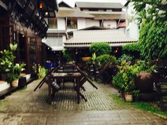 -Dash Teak House