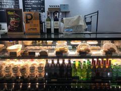 面包甜点陈列柜-HELLO 27 意面·沙拉·帕尼尼