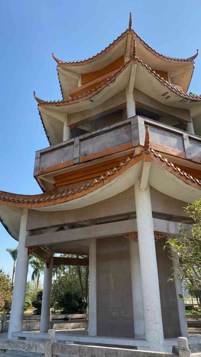 剑英公园-"交通很便利 门口就有公交车站 我是年前去.