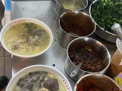 配料台。挺丰富的。-文山荷鲜居(翠湖店)