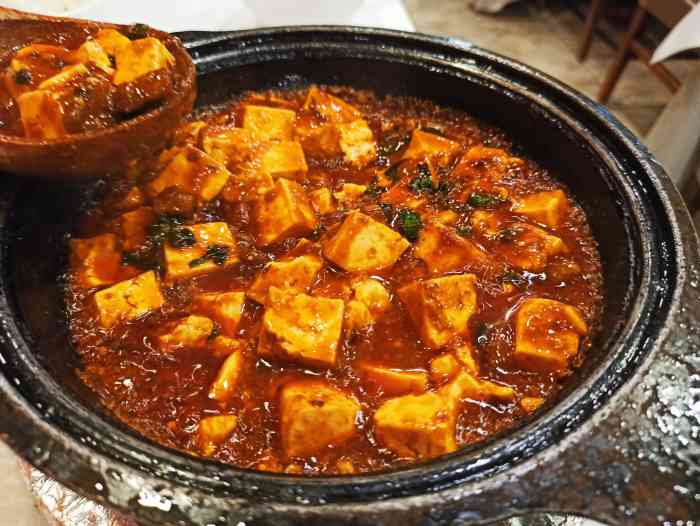 大鸭梨烤鸭店(八里庄店)-"一进屋一股爆锅味,点菜要啥啥没有,味道难.