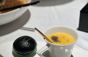 Black Gold Burst Custard Bun