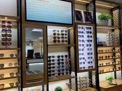 -LOGO眼镜·蔡司品牌折扣店(龙华清湖店)
