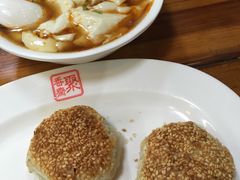 豆腐脑，黃橋燒餅-聚香斋(东关街店)