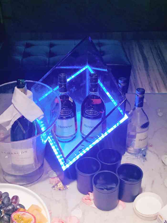 mago ktv(淮海店)-"上海老牌的ktv了,从量贩式转型过来,摇.