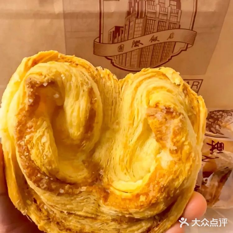 蝴蝶酥哪家好吃？上海国际饭店 VS 老香斋