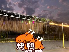 停车场-银峰农庄·特色烧鸡·鲜无花果浸鸡