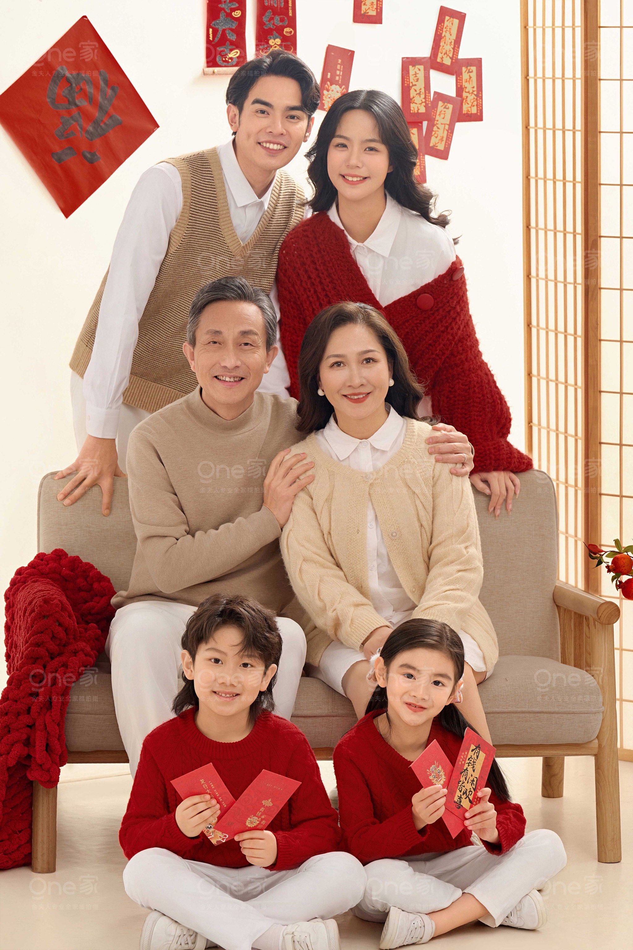 居家风拍出温馨新年照[亲亲]
