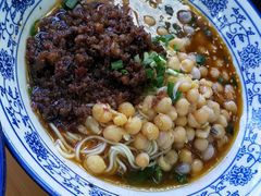 -渝之汇牛肉豌杂面