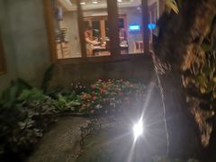 -Chom Cafe and Restaurant