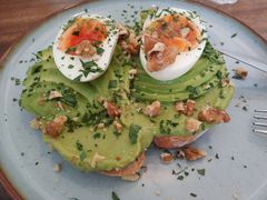 牛油果煮蛋吐司-RAC BAR(安福路店)