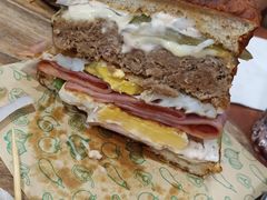 双蛋指椒牛肉汉堡-魏斯理汉堡(西安沣东吾悦店)