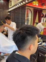 -东方先生国潮男士理发馆