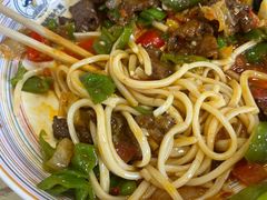 -歹歹的加个面过油肉拌面