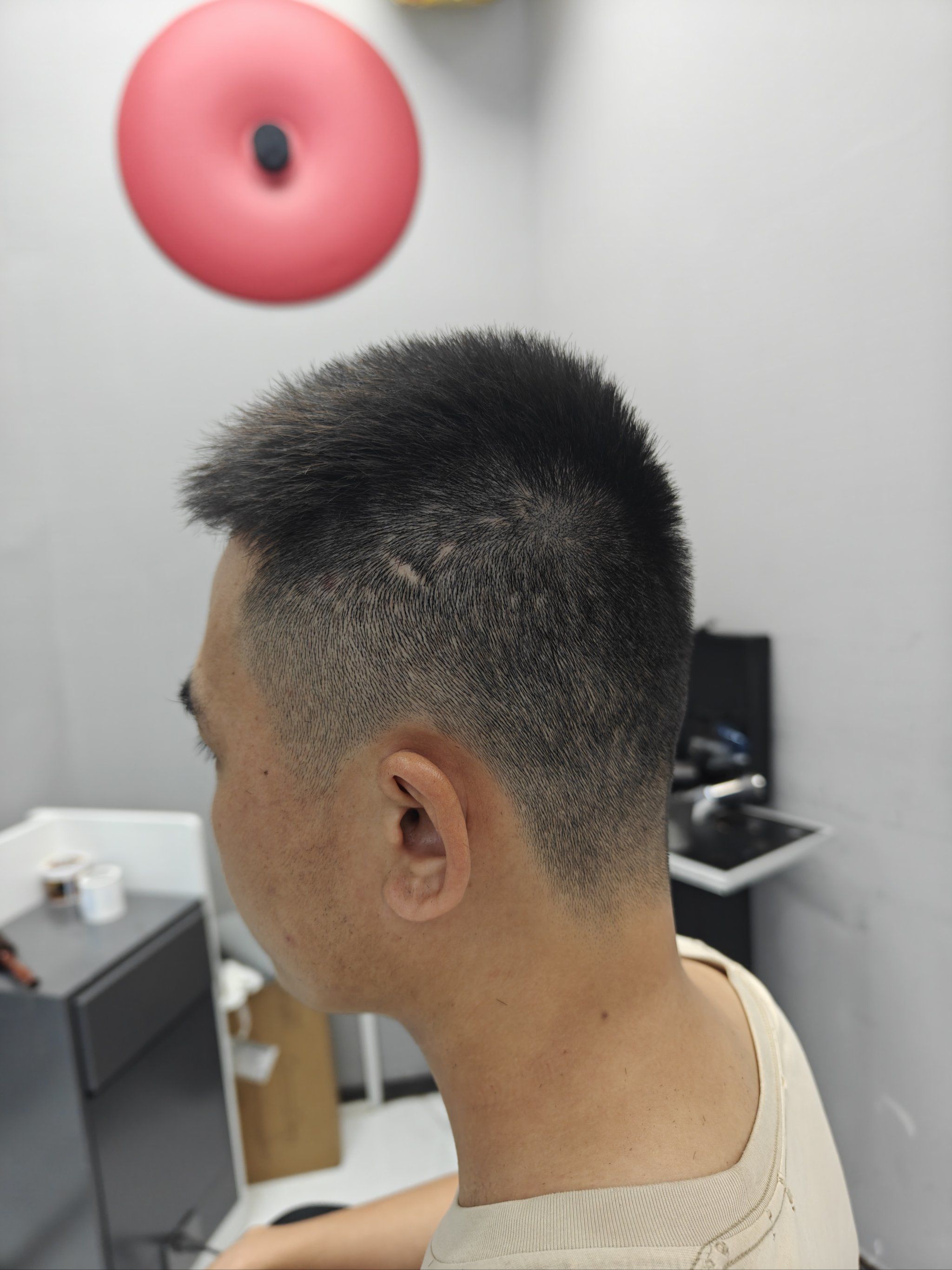 扁平头发型 前刺短发 激光头 剃光头