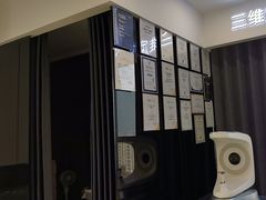 -三目眼镜·蔡司视觉合作店(青浦宝龙店)