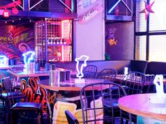 -UP嘻哈酒吧(粉巢店)