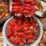 人生建议：一定要带朋友来吃这家的烧烤小龙虾