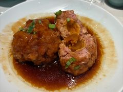 鸭蛋黄狮子头-梅飞酒家(桑园路店)