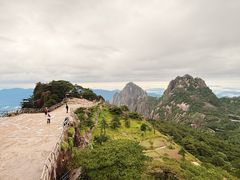 -黄山光明顶山庄