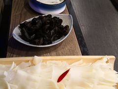 -尚尚仙·酸汤猪手·猪肚鸡火锅(华联万柳购物中心店)