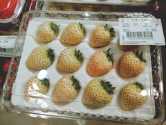 草莓-金鹰超市(国际购物中心新街口店)