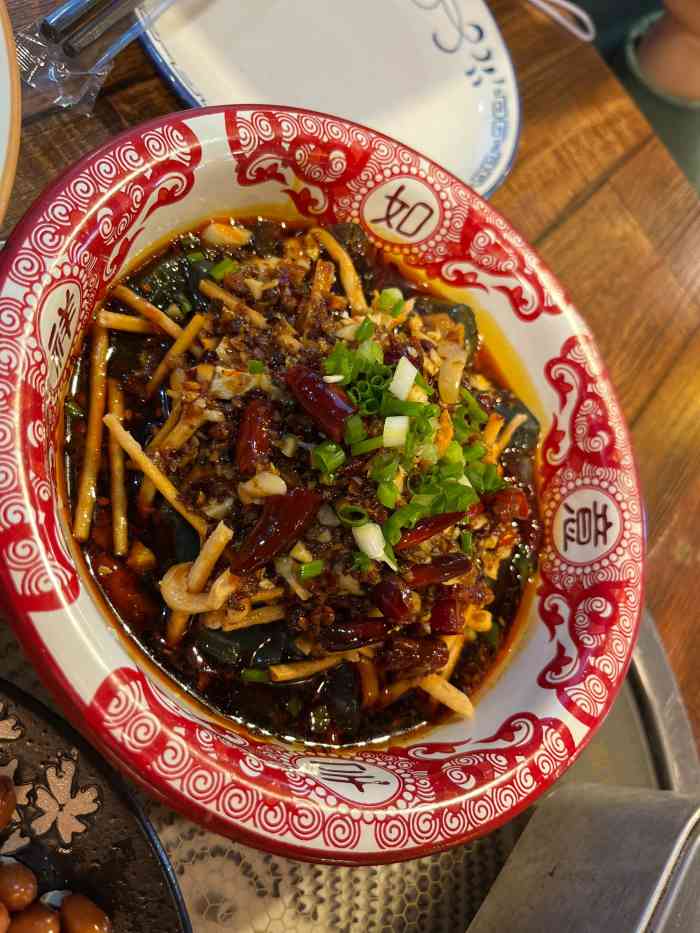 骆厨鱼头泡饭"又一次来这里!今天下雨 停好车 服务员.