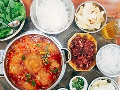 -黄利砖万峰林布依特色酸笋牛肉馆