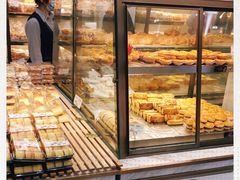 面包甜点陈列柜-龙兴·动物奶油生日蛋糕(龙北店)